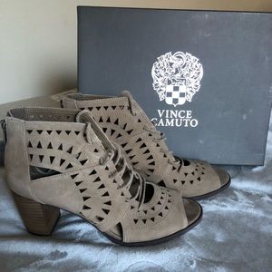 Vince Camuto sandals 👡